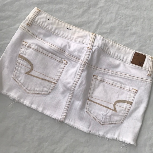 american eagle Dresses & Skirts - American Eagle White Denim Distressed Skirt Size 6